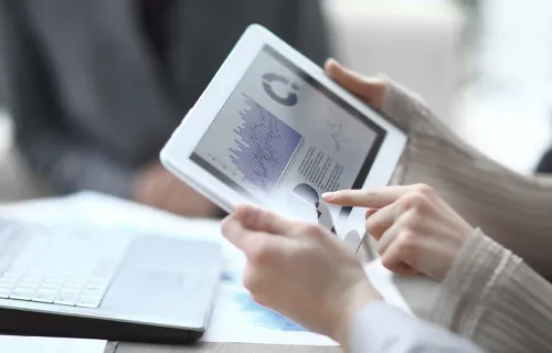 People watching the results on tab