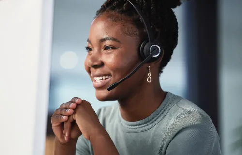 Person in a contact center speaking to a client through a headset